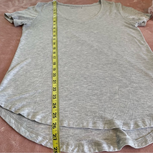 Abercrombie & Fitch Women’s V Neck High Low Loose Fit T Shirt Size M Light Grey - Picture 4 of 6